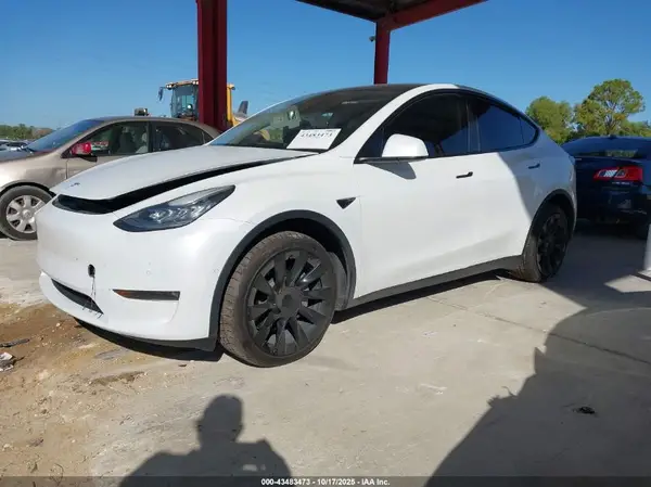 7SAYGDEE8NA021164 2022 TESLA MODEL Y - Image 2
