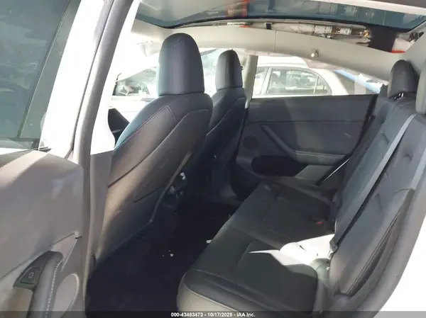 7SAYGDEE8NA021164 2022 TESLA MODEL Y - Image 8