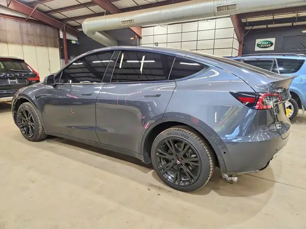 7SAYGDEE8NA021617 2022 TESLA MODEL Y - Image 2