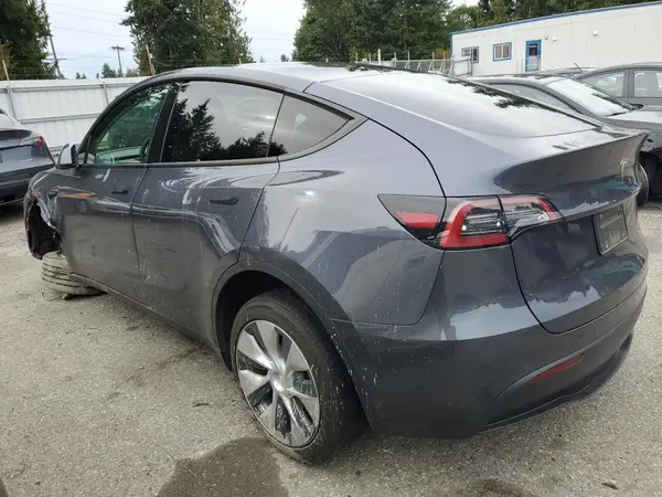 7SAYGDEE8NF308667 2022 TESLA MODEL Y - Image 2