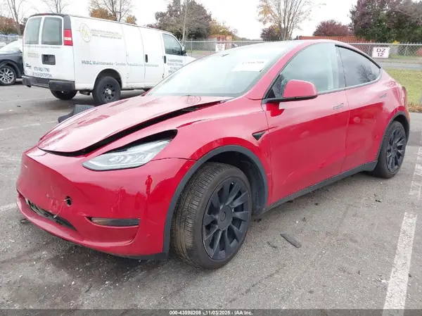 7SAYGDEE8NF310077 2022 TESLA MODEL Y - Image 2