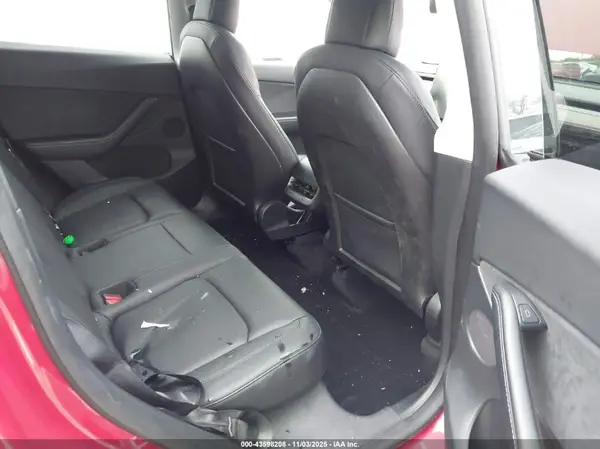 7SAYGDEE8NF310077 2022 TESLA MODEL Y - Image 8