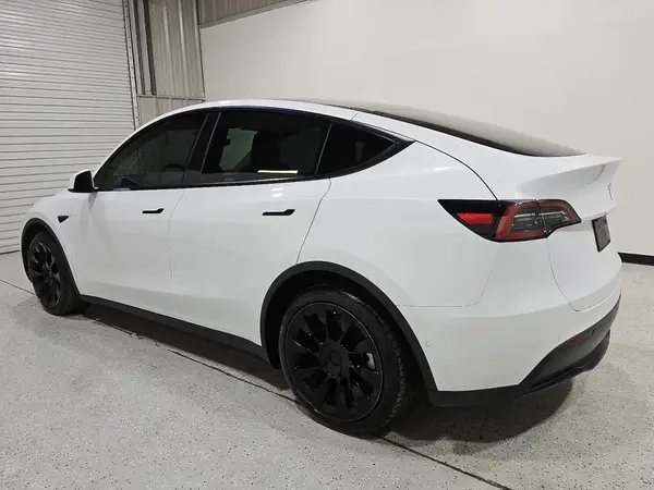7SAYGDEE8NF310841 2022 TESLA MODEL Y - Image 2