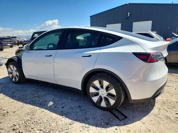 7SAYGDEE8NF311035 2022 TESLA MODEL Y - Image 2