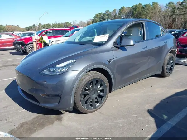 7SAYGDEE8NF311908 2022 TESLA MODEL Y - Image 2
