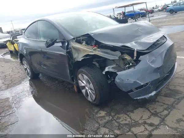 7SAYGDEE8NF317482 2022 TESLA MODEL Y - Image 1