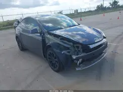 7SAYGDEE8NF327235 2022 TESLA MODEL Y