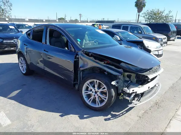 7SAYGDEE8NF341622 2022 TESLA MODEL Y - Image 1