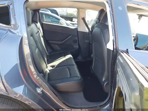 7SAYGDEE8NF341622 2022 TESLA MODEL Y - Image 8
