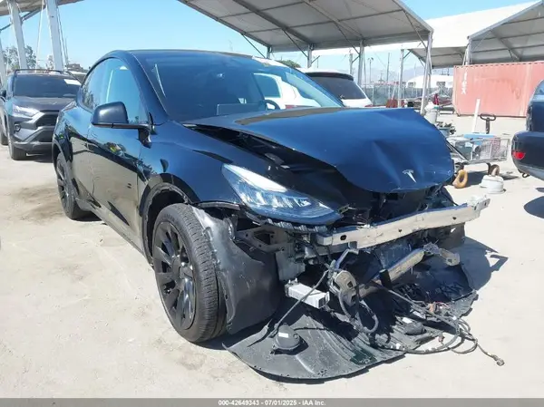 7SAYGDEE8NF346352 2022 TESLA MODEL Y - Image 1