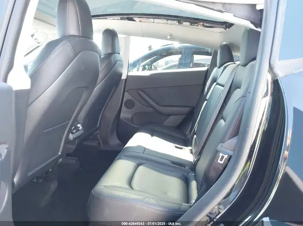 7SAYGDEE8NF346352 2022 TESLA MODEL Y - Image 8