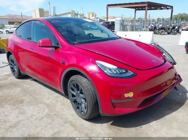 7SAYGDEE8NF349543 2022 TESLA MODEL Y - Image 1