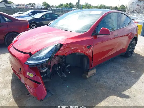 7SAYGDEE8NF349543 2022 TESLA MODEL Y - Image 2