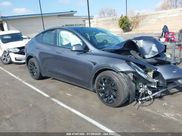 7SAYGDEE8NF351602 2022 TESLA MODEL Y - Image 1