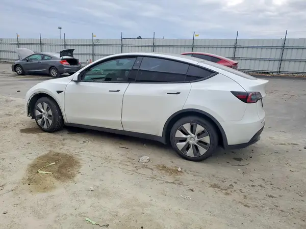 7SAYGDEE8NF353155 2022 TESLA MODEL Y - Image 2