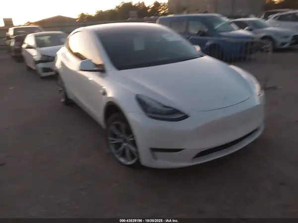 7SAYGDEE8NF357061 2022 TESLA MODEL Y - Image 1