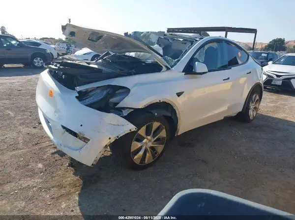 7SAYGDEE8NF357349 2022 TESLA MODEL Y - Image 2