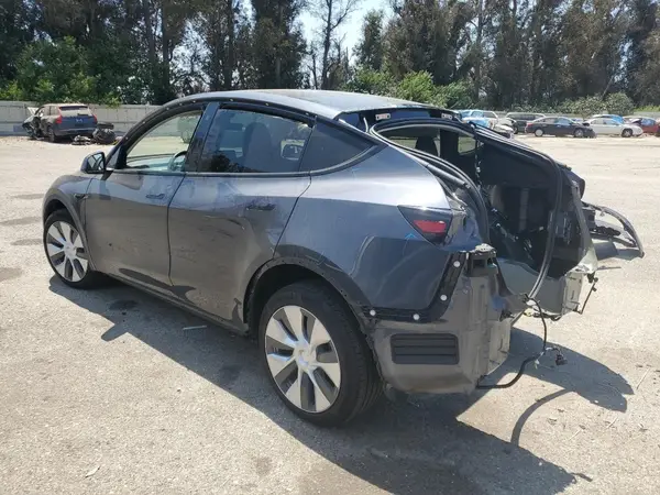7SAYGDEE8NF360963 2022 TESLA MODEL Y - Image 2