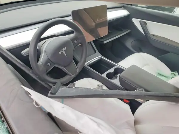 7SAYGDEE8NF361840 2022 TESLA MODEL Y - Image 8