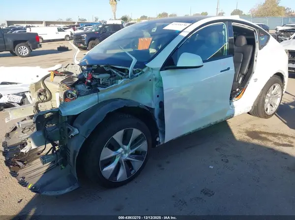 7SAYGDEE8NF361918 2022 TESLA MODEL Y - Image 2