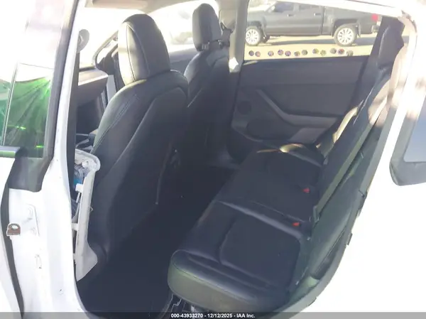 7SAYGDEE8NF361918 2022 TESLA MODEL Y - Image 8