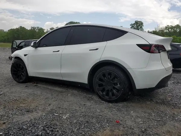7SAYGDEE8NF368061 2022 TESLA MODEL Y - Image 2