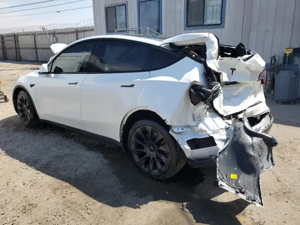 7SAYGDEE8NF368500 2022 TESLA MODEL Y - Image 2