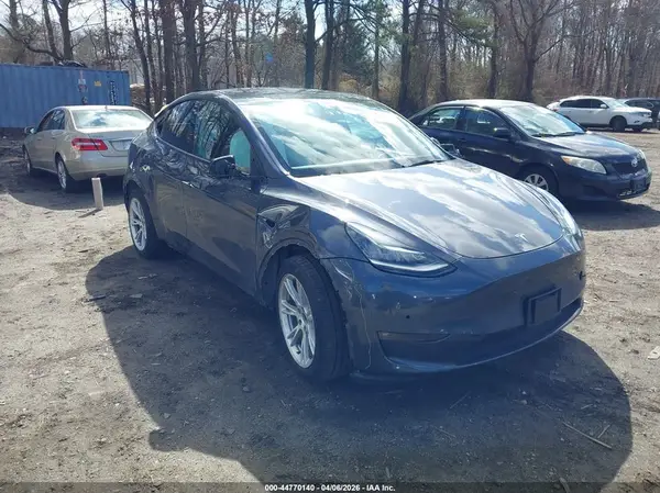 7SAYGDEE8NF368626 2022 TESLA MODEL Y - Image 1