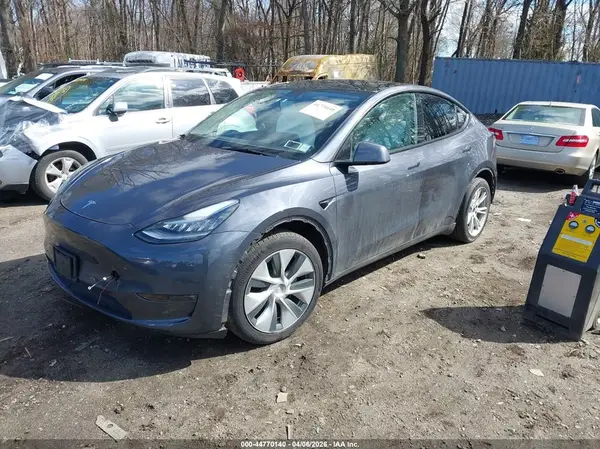7SAYGDEE8NF368626 2022 TESLA MODEL Y - Image 2