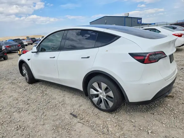 7SAYGDEE8NF369792 2022 TESLA MODEL Y - Image 2