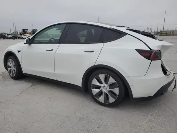 7SAYGDEE8NF372420 2022 TESLA MODEL Y - Image 2