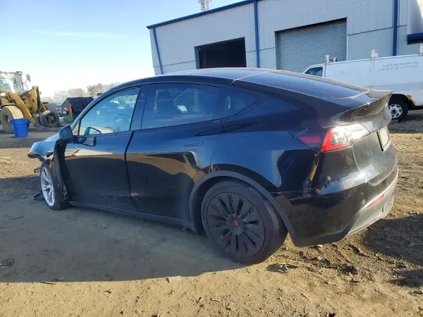 7SAYGDEE8NF376032 2022 TESLA MODEL Y - Image 2