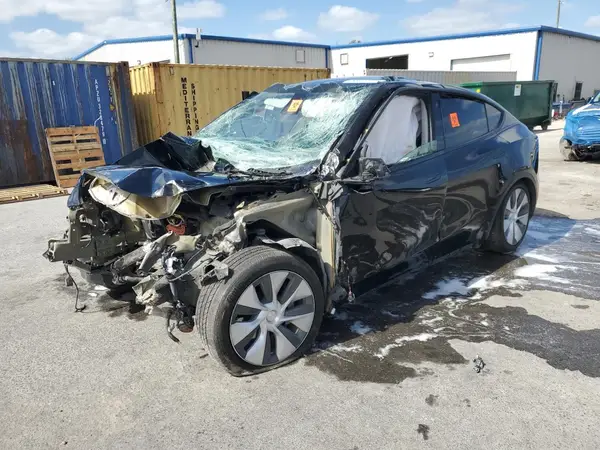 7SAYGDEE8NF379514 2022 TESLA MODEL Y - Image 1
