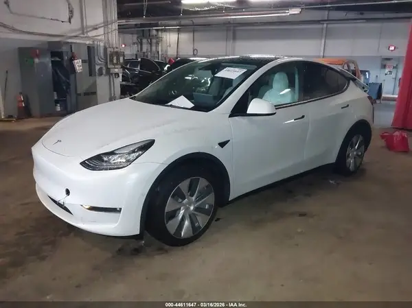 7SAYGDEE8NF381442 2022 TESLA MODEL Y - Image 2