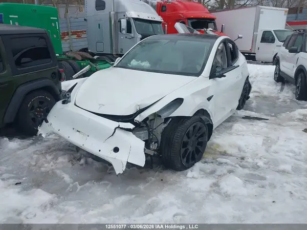 7SAYGDEE8NF382591 2022 TESLA MODEL Y - Image 2
