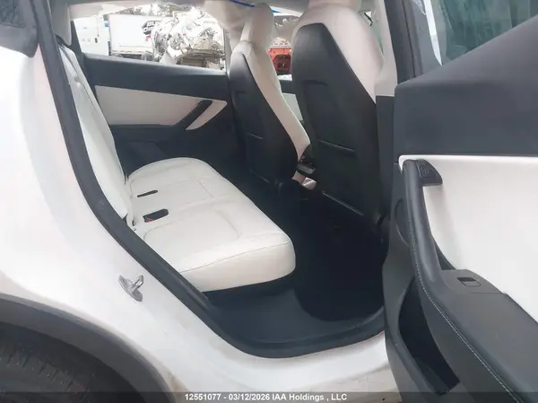 7SAYGDEE8NF382591 2022 TESLA MODEL Y - Image 8