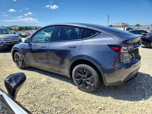 7SAYGDEE8NF384583 2022 TESLA MODEL Y - Image 2