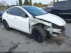 7SAYGDEE8NF386043 2022 TESLA MODEL Y