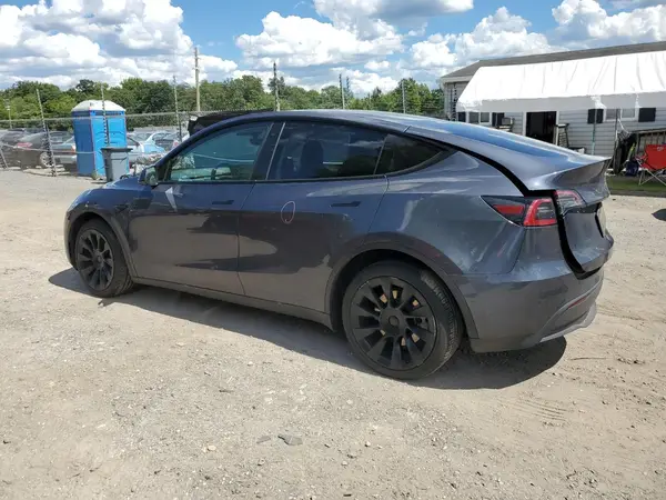 7SAYGDEE8NF386334 2022 TESLA MODEL Y - Image 2