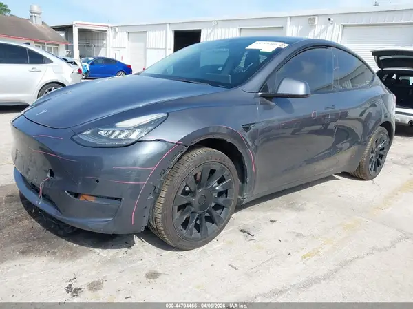 7SAYGDEE8NF387239 2022 TESLA MODEL Y - Image 2