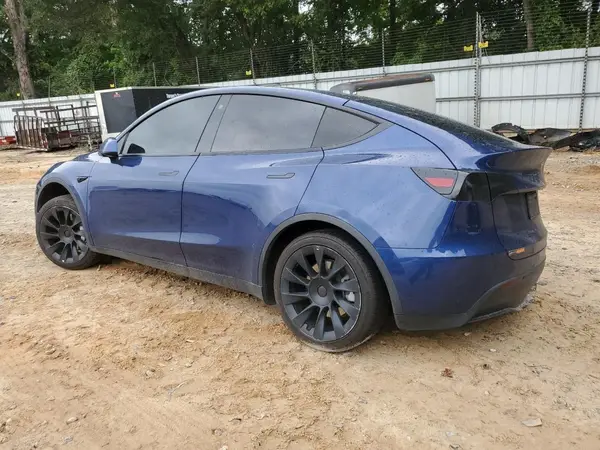 7SAYGDEE8NF387449 2022 TESLA MODEL Y - Image 2