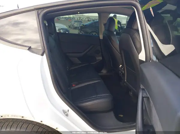 7SAYGDEE8NF387788 2022 TESLA MODEL Y - Image 8
