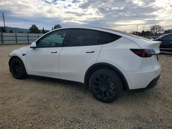 7SAYGDEE8NF388214 2022 TESLA MODEL Y - Image 2
