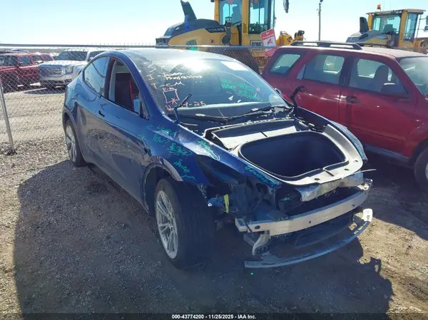 7SAYGDEE8NF393039 2022 TESLA MODEL Y - Image 1