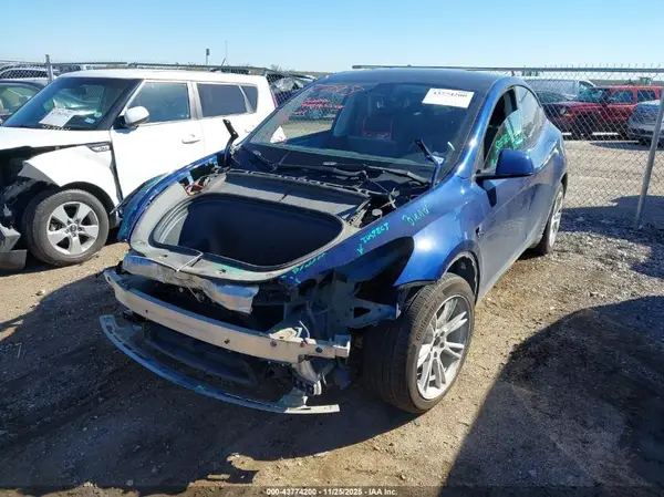 7SAYGDEE8NF393039 2022 TESLA MODEL Y - Image 2