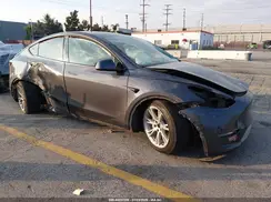 7SAYGDEE8NF393106 2022 TESLA MODEL Y