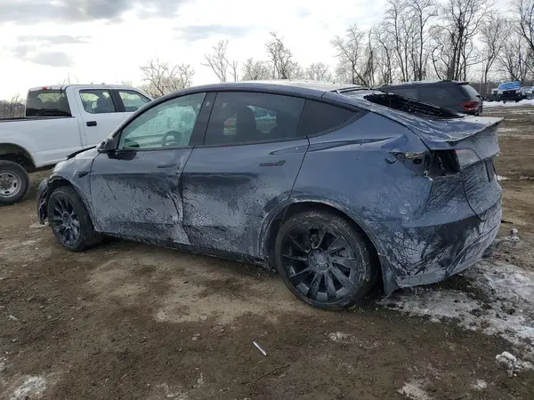7SAYGDEE8NF399469 2022 TESLA MODEL Y - Image 2