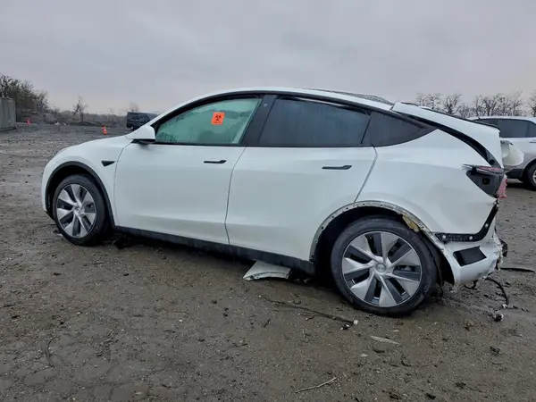 7SAYGDEE8NF400636 2022 TESLA MODEL Y - Image 2
