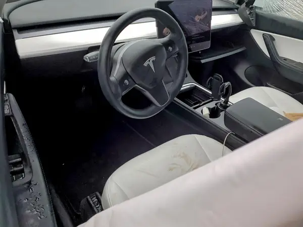 7SAYGDEE8NF400636 2022 TESLA MODEL Y - Image 8