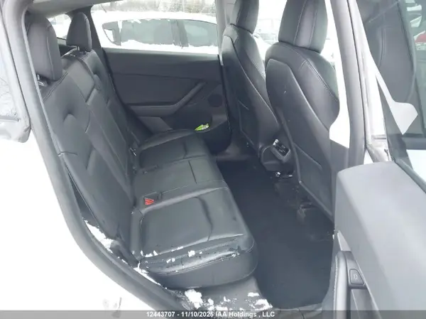 7SAYGDEE8NF401429 2022 TESLA MODEL Y - Image 8